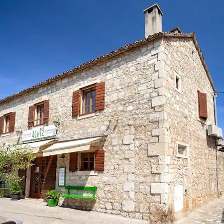 Everything Just A Few Steps Away Apartman *