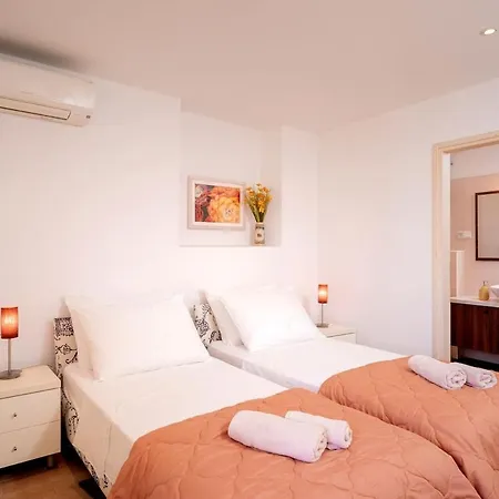 Everything Just A Few Steps Away Apartman