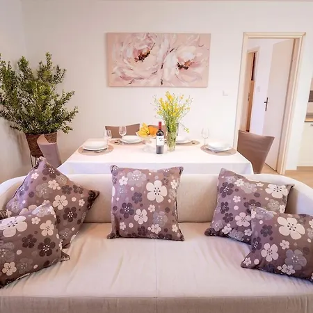 Everything Just A Few Steps Away Apartment Hvar Town