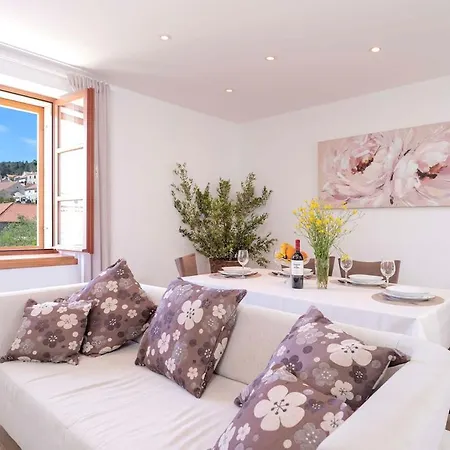 Everything Just A Few Steps Away Apartment Hvar Town