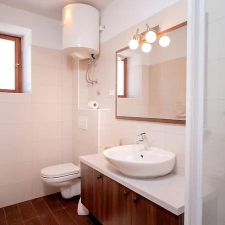 아파트 Everything Just A Few Steps Away *