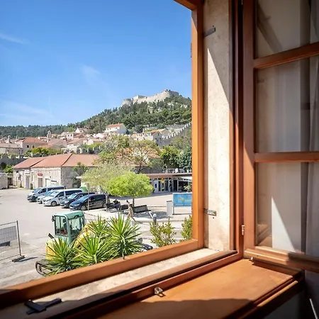 Everything Just A Few Steps Away 흐바르