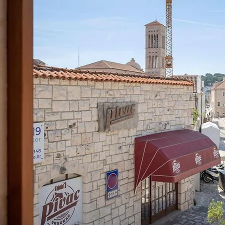 아파트 Everything Just A Few Steps Away *