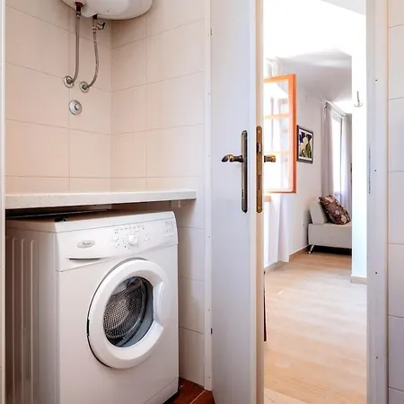 아파트 Everything Just A Few Steps Away *